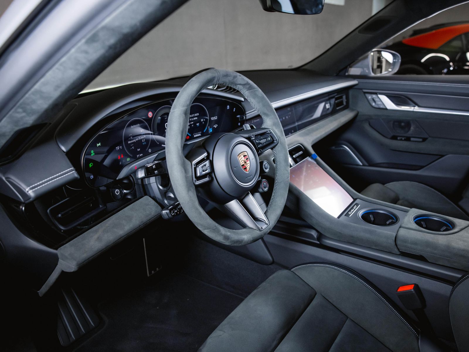 Porsche Taycan Turbo GT PTS 18 Wege Burmester