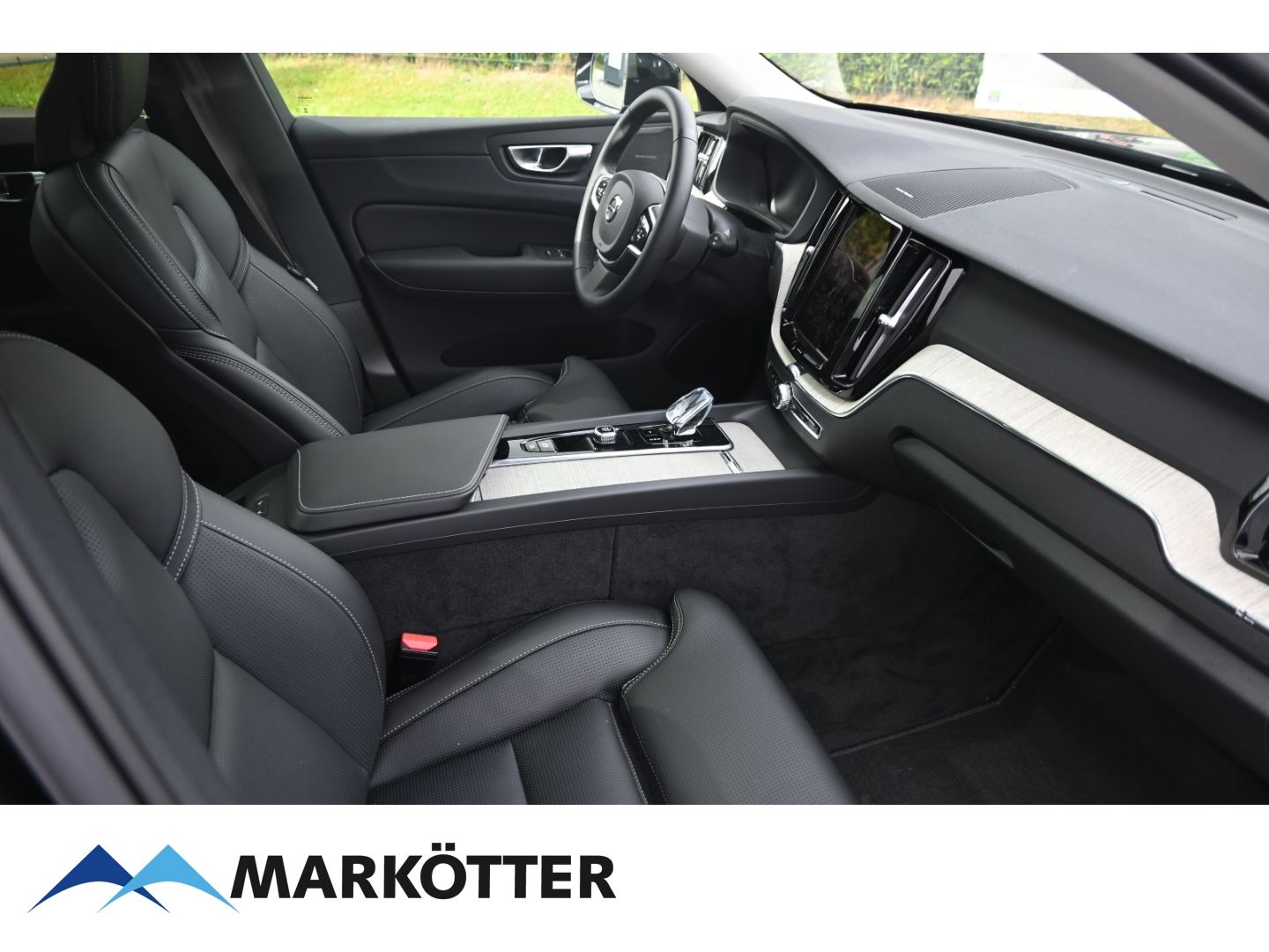 Volvo XC60 T6 AWD Plus Bright Recharge Plug-In Hybrid - Samsaru's Car Outlet