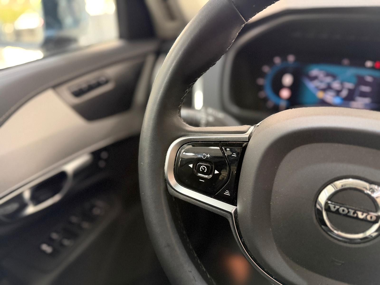 Volvo XC90 T8 Plus Bright Hybrid AWD Pano.|AHK|7 Sitze