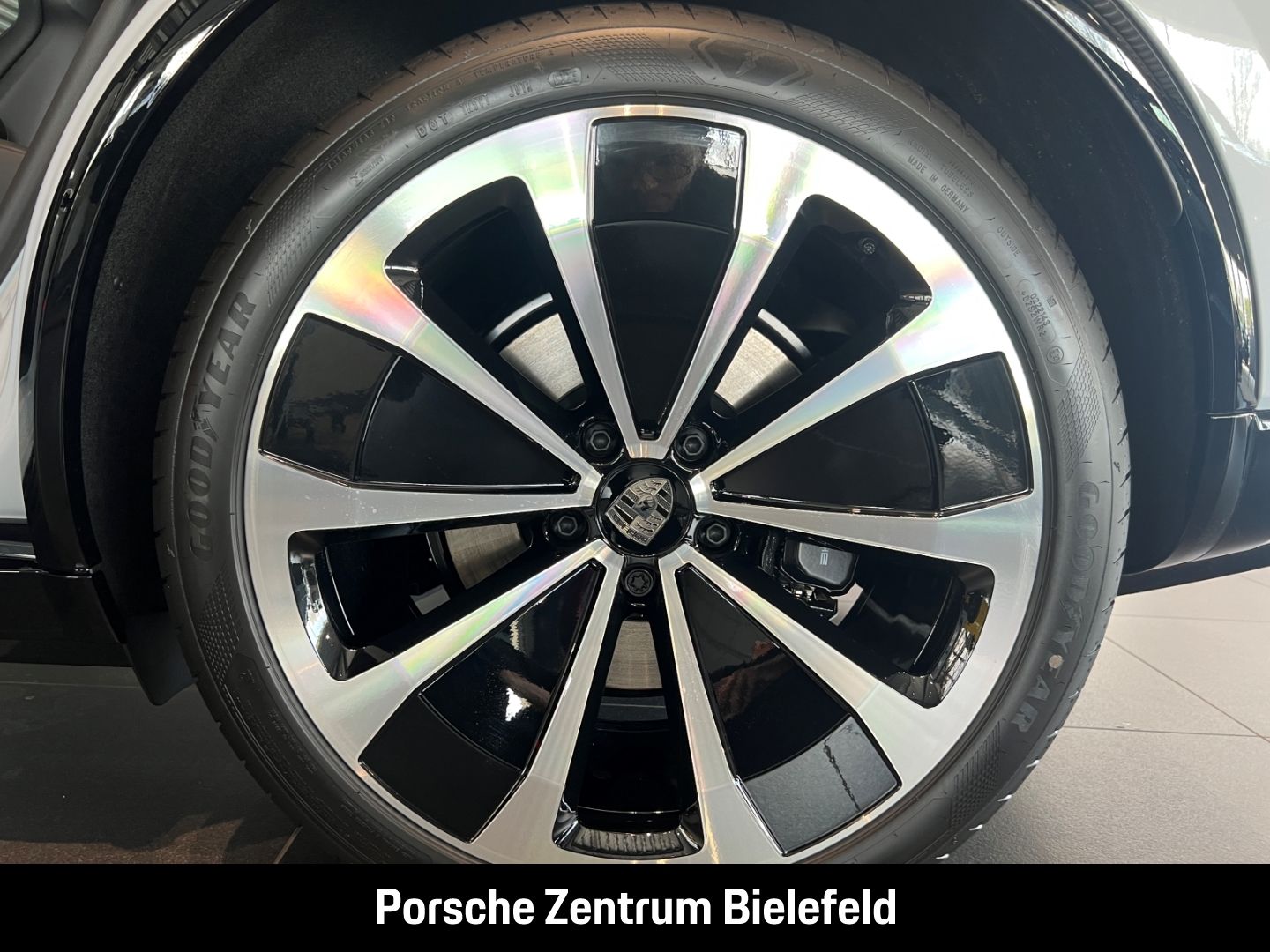 Porsche Macan Turbo Burmester Luftfederung Panoramadach