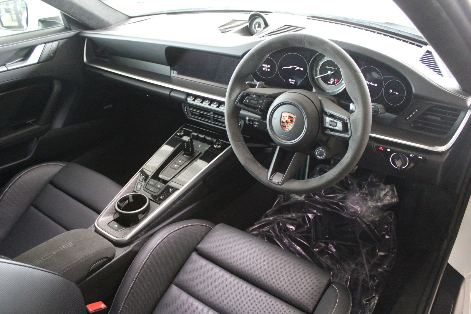 Porsche 911 Turbo S RHD/Sportabgas/SportDesign/GDach/SWA