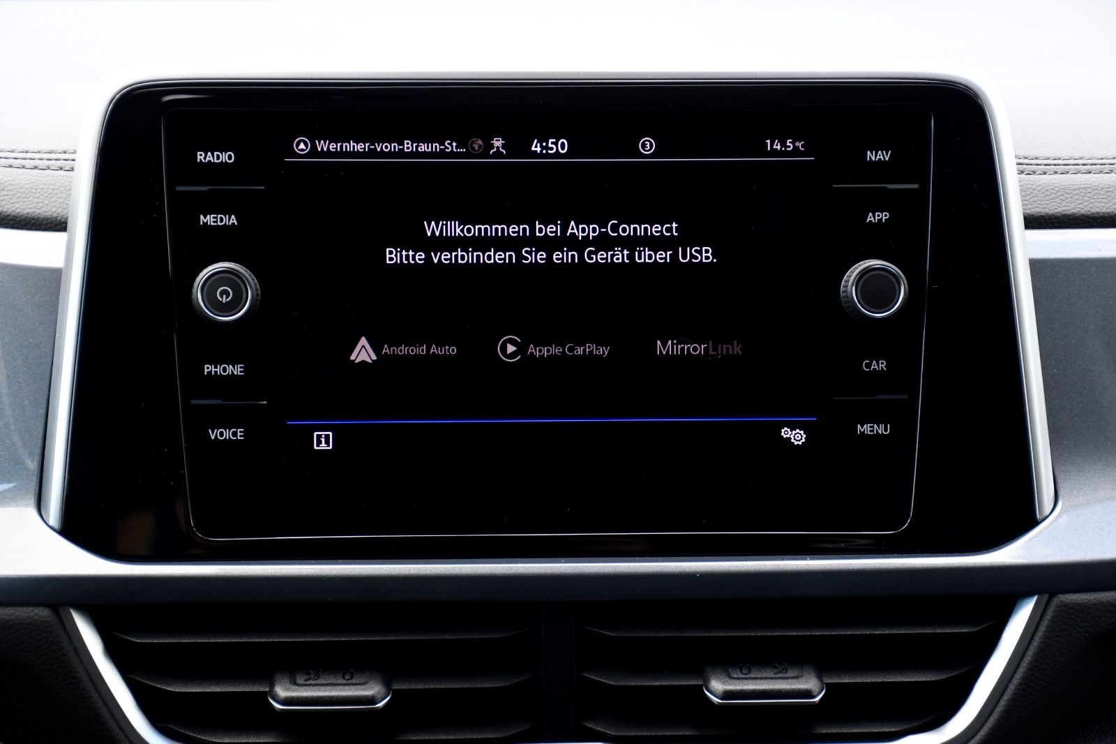 Volkswagen T-Roc Style - Samsaru's Car Outlet