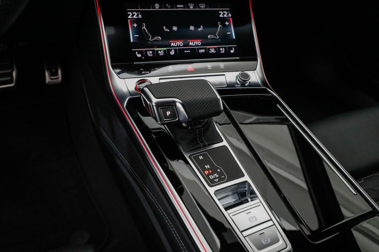 Audi RS 6 Avant AHK Matrix HUD Keramik Pano 305km/h