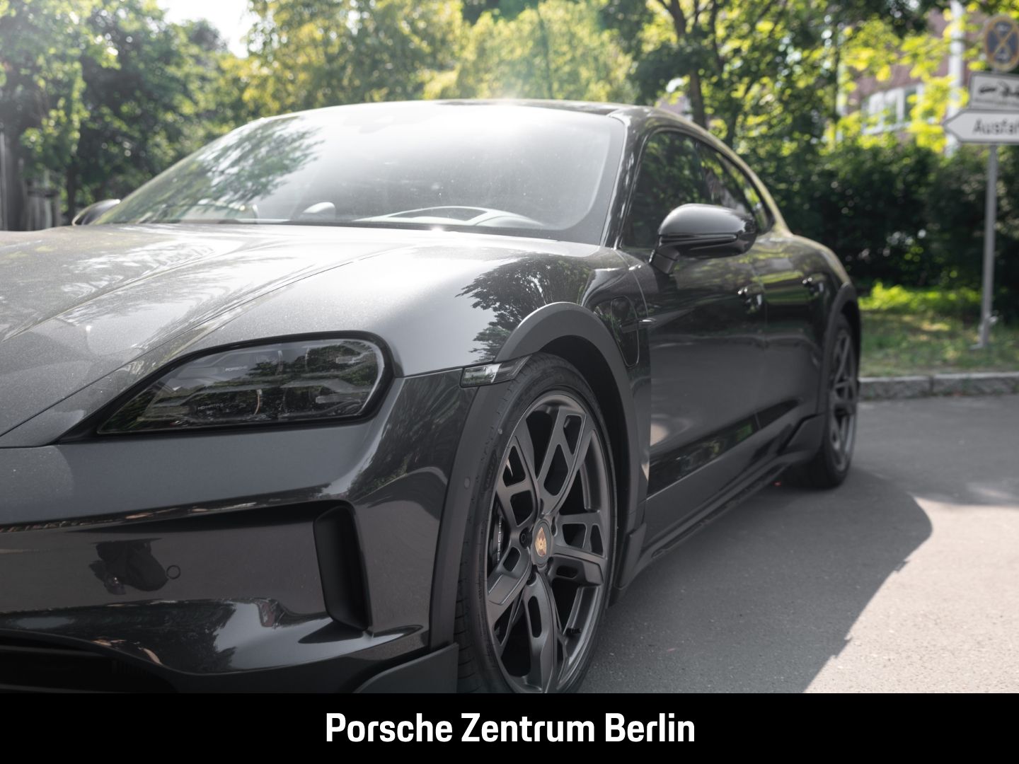 Porsche Taycan 4 Cross Turismo HD-Matrix Offroad Paket