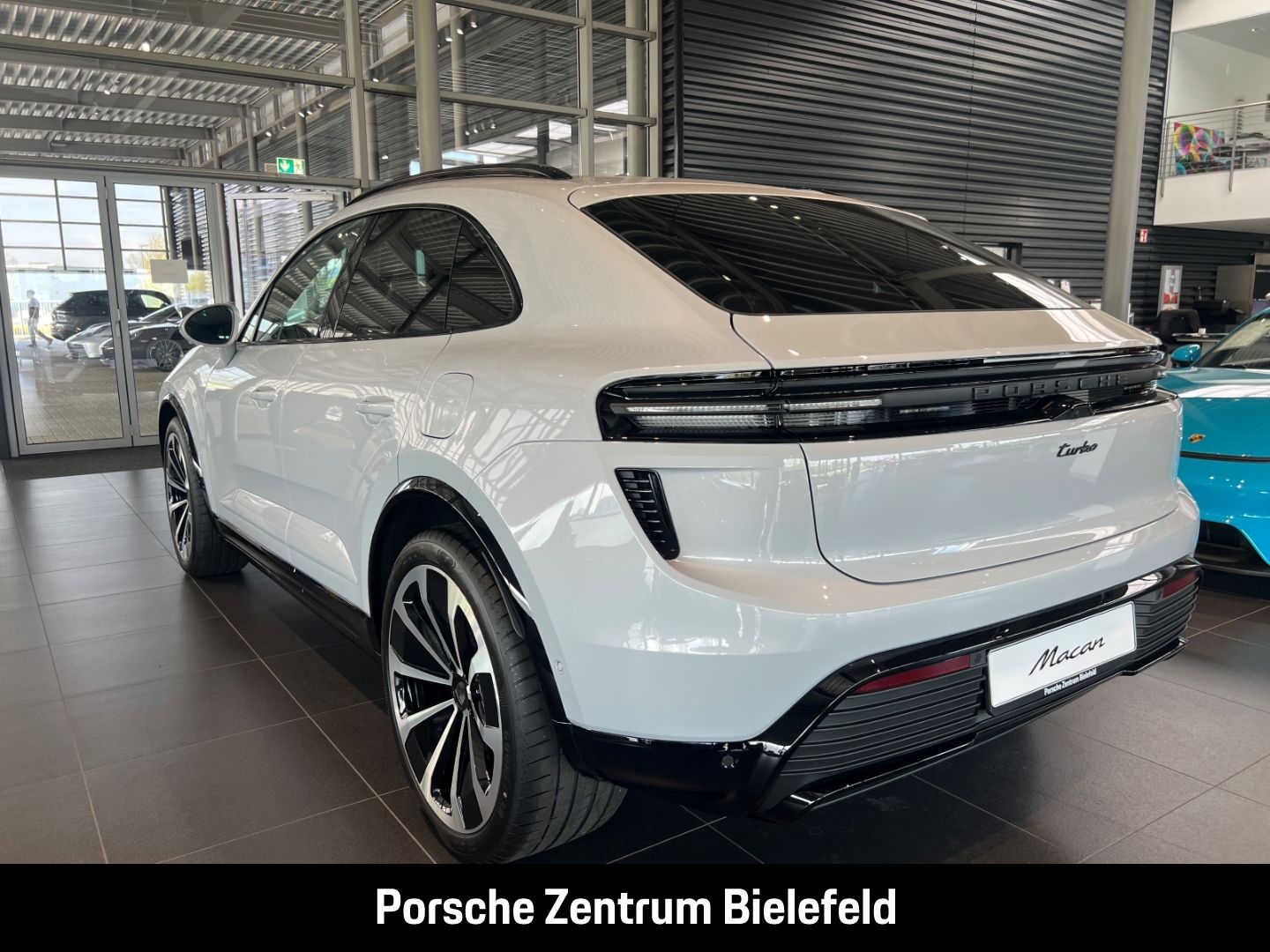 Porsche Macan Turbo Burmester Luftfederung Panoramadach