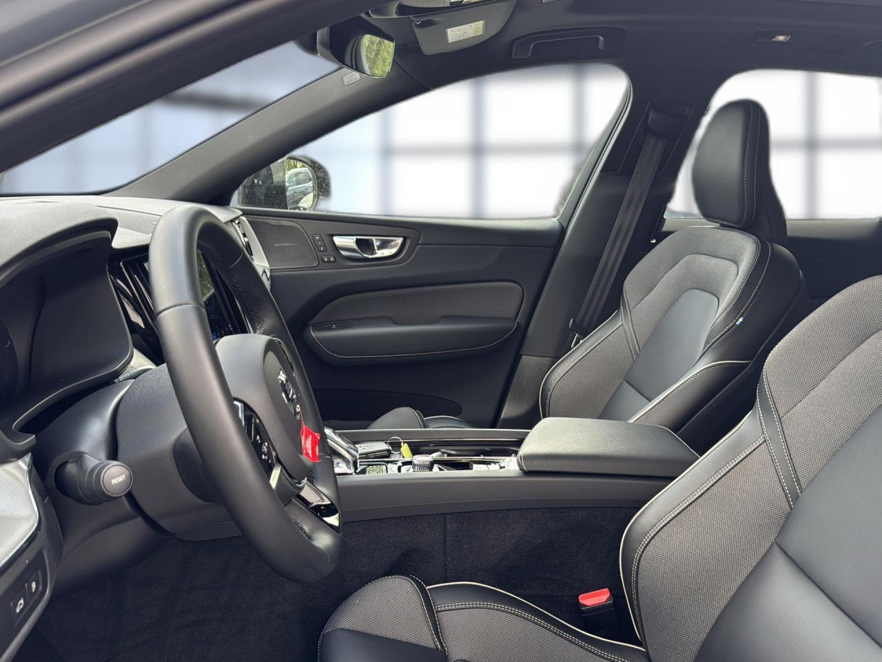 Volvo XC 60 R Design Recharge Plug-In Hybrid AWD Navi