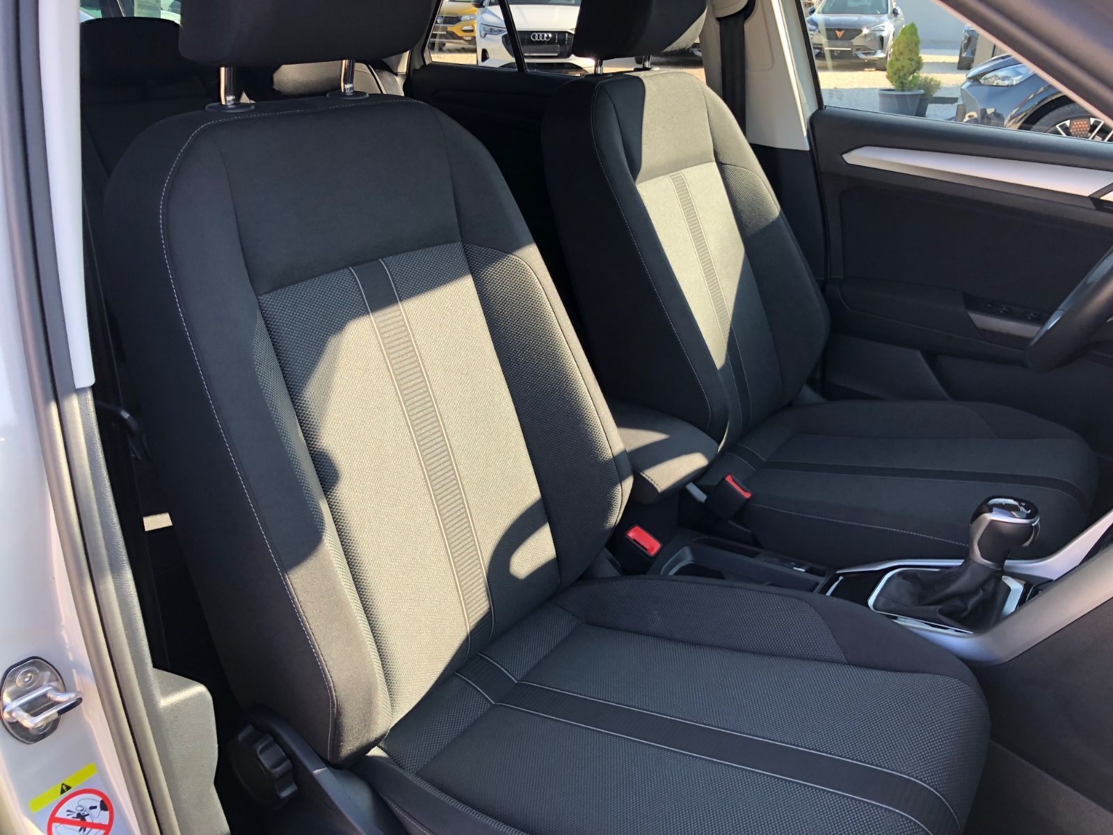Volkswagen T-Roc Life - Samsaru's Car Outlet
