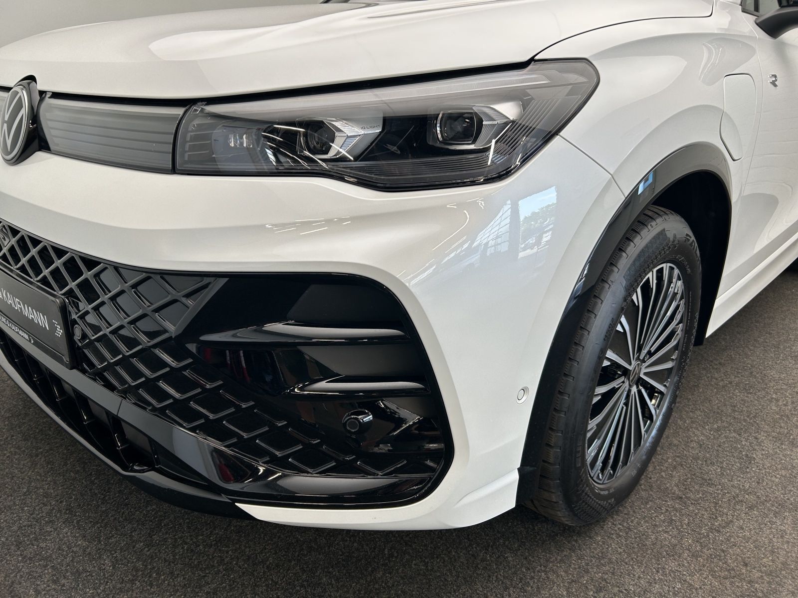 Volkswagen Tiguan R-Line 1.5 TSI eHybrid*NAVI*PANO*LEDER*BL
