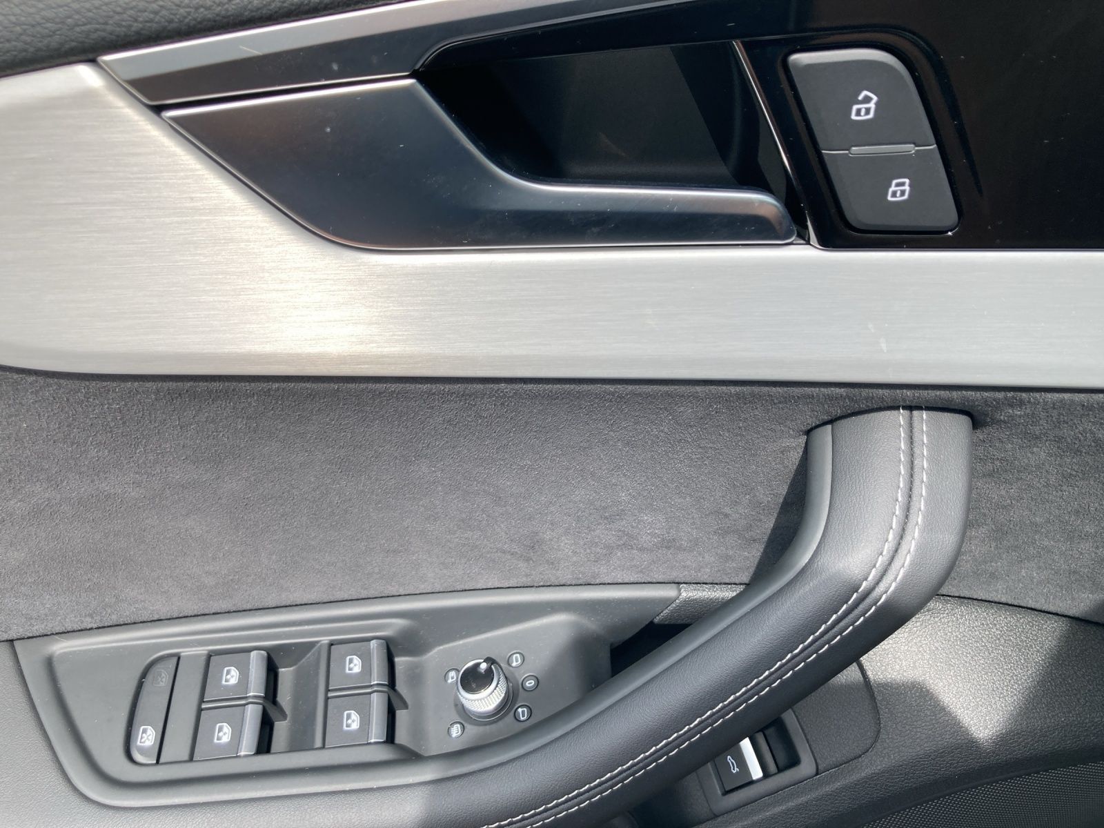 Audi A4 Avant 40 TFSI Q 2x S LINE AHK LM19 MATRIX-LED