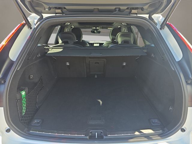 Volvo XC60 B4 Plus Dark - Samsaru's Car Outlet