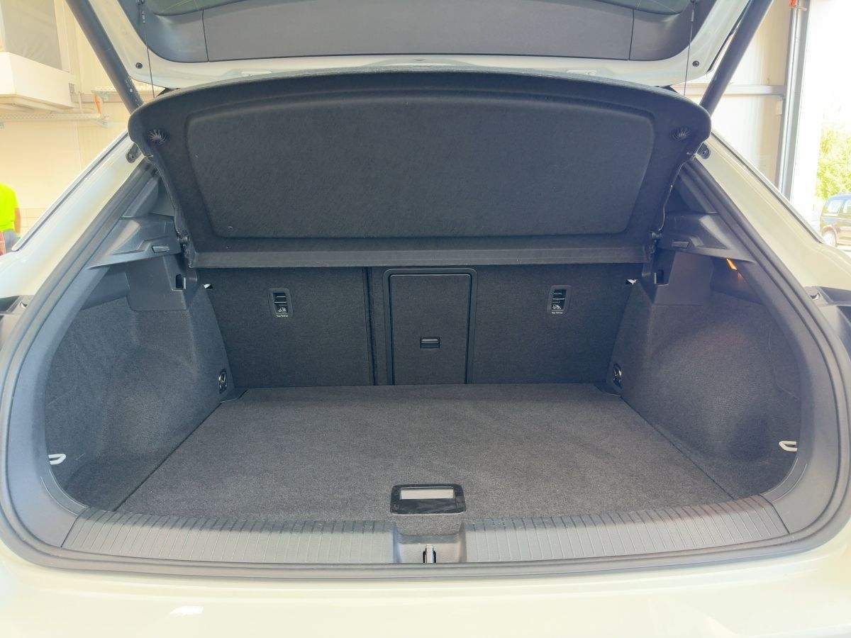 Volkswagen T-Roc 1.5 TSI DSG Sport - Samsaru's Car Outlet