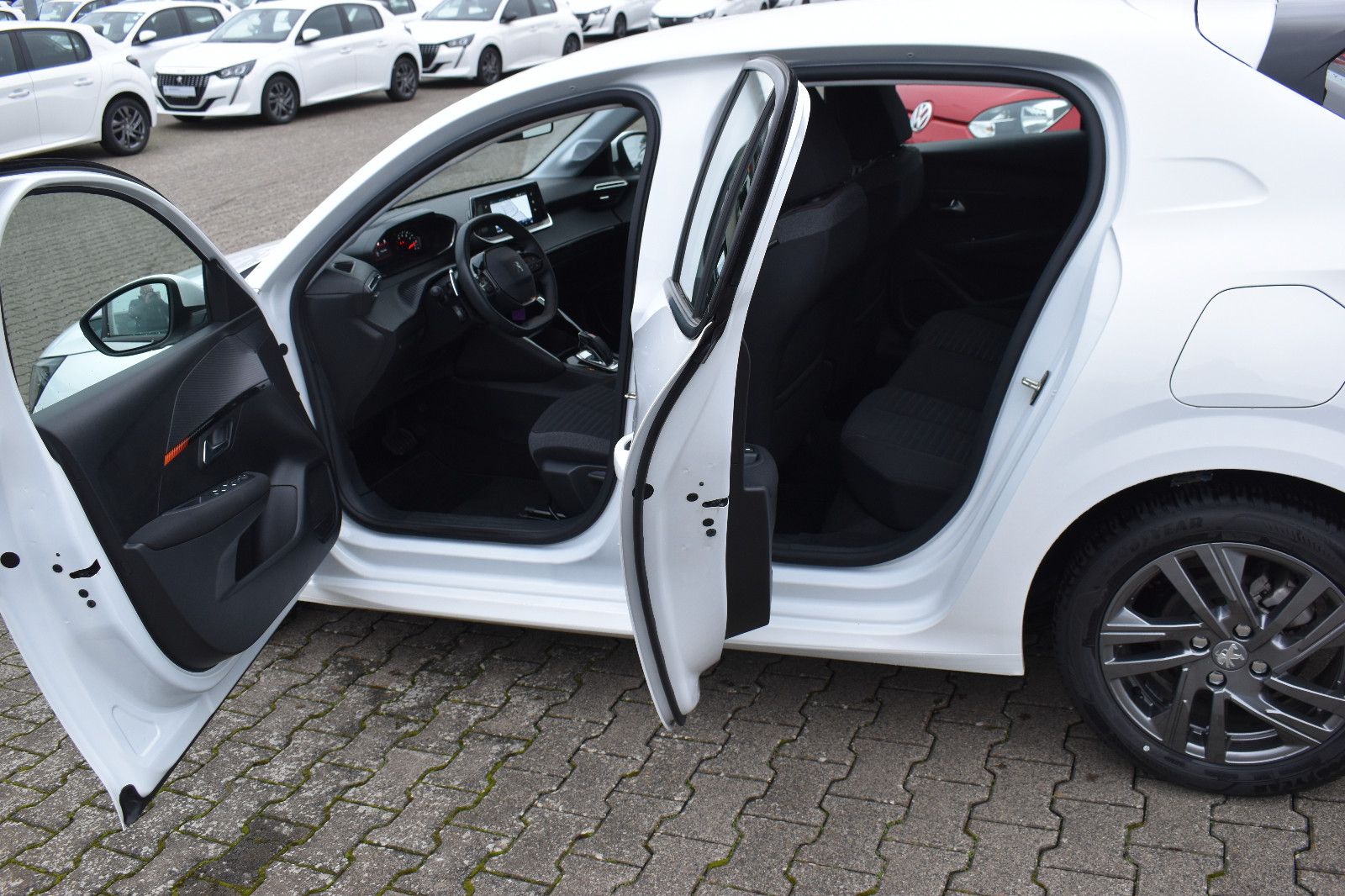 Peugeot 208 ActivePack 100 - Samsaru's Car Outlet
