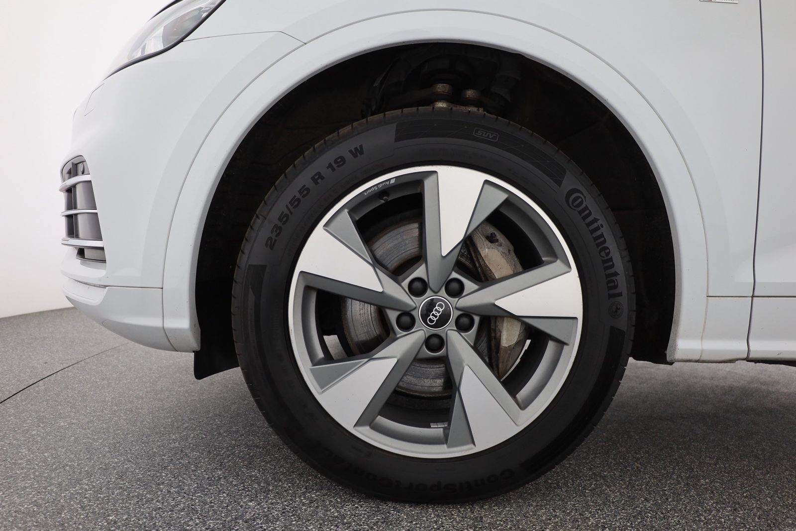 Audi Q5 55 TFSIe 2x S-Line quattro - Samsaru's Car Outlet