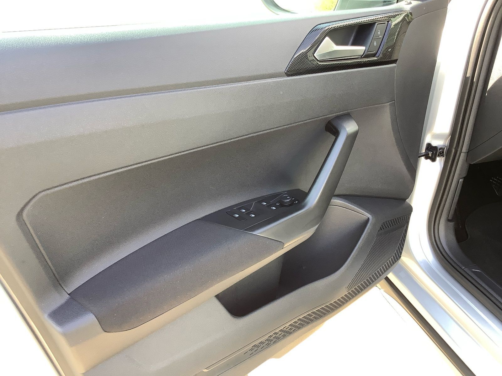 Volkswagen Taigo 1.0 TSI Life - Samsaru's Car Outlet