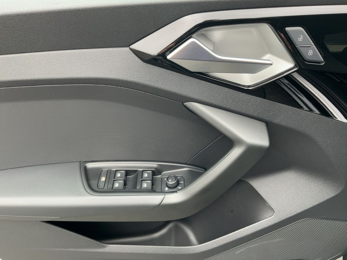 Audi A1 Sportback 25 TFSI S-TR ADVANCED - Samsaru's Car Outlet