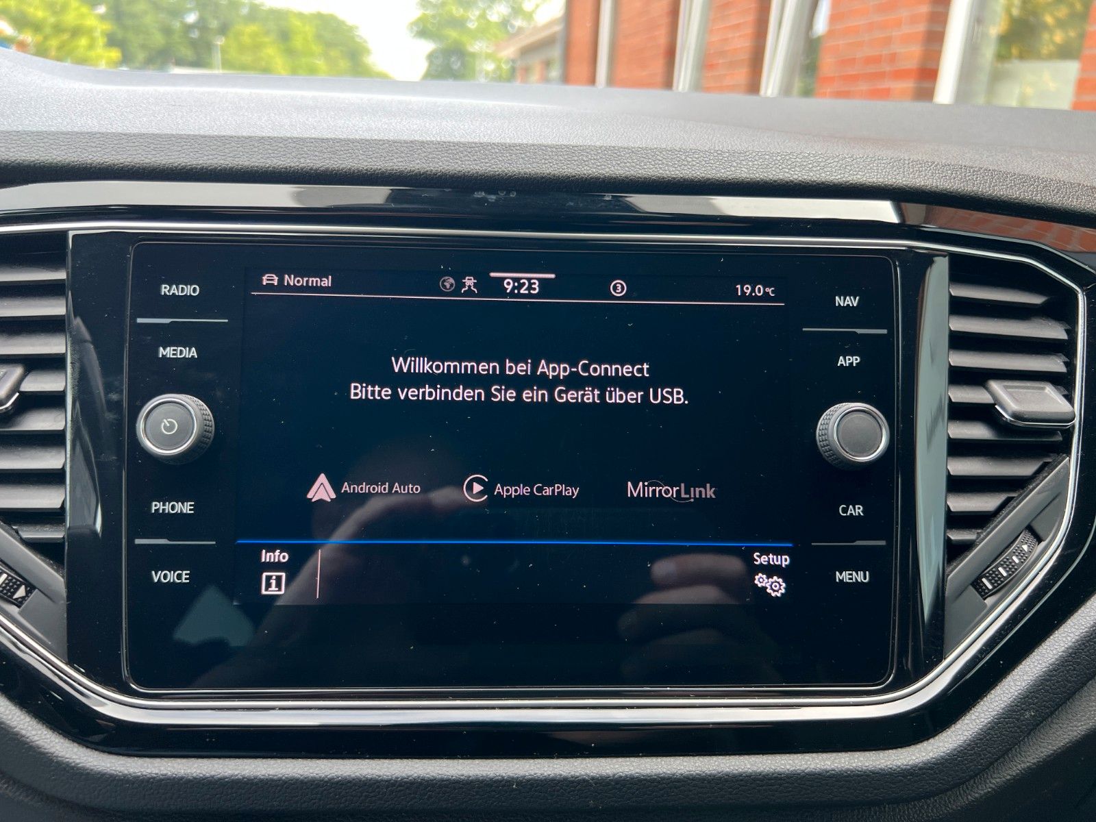 Volkswagen T-Roc 1.5TSi DSG Black - Samsaru's Car Outlet
