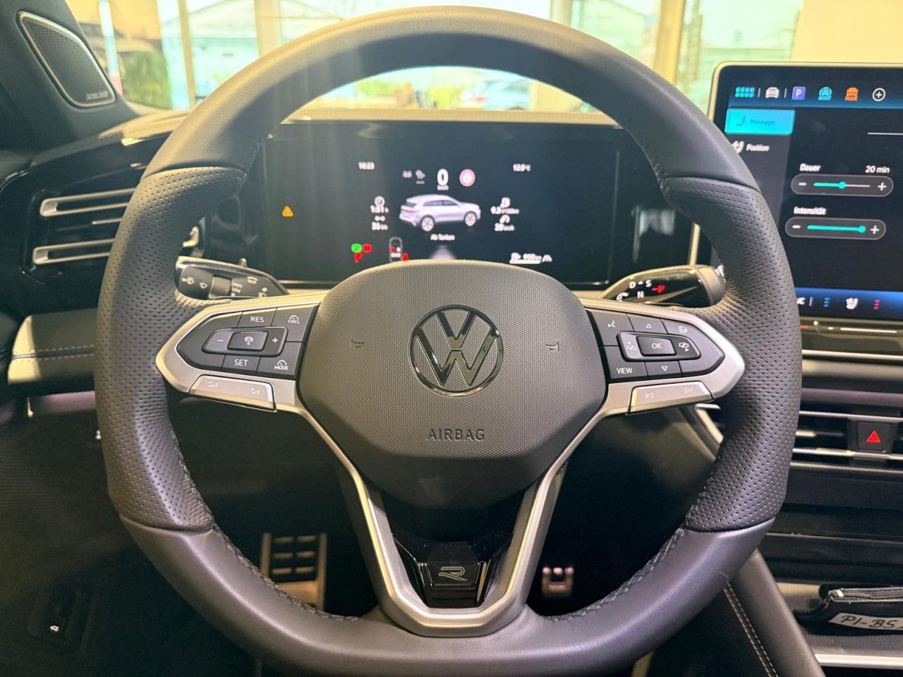 Volkswagen Tiguan 2.0 TDI R-Line 4Motion AHK Pano StandH
