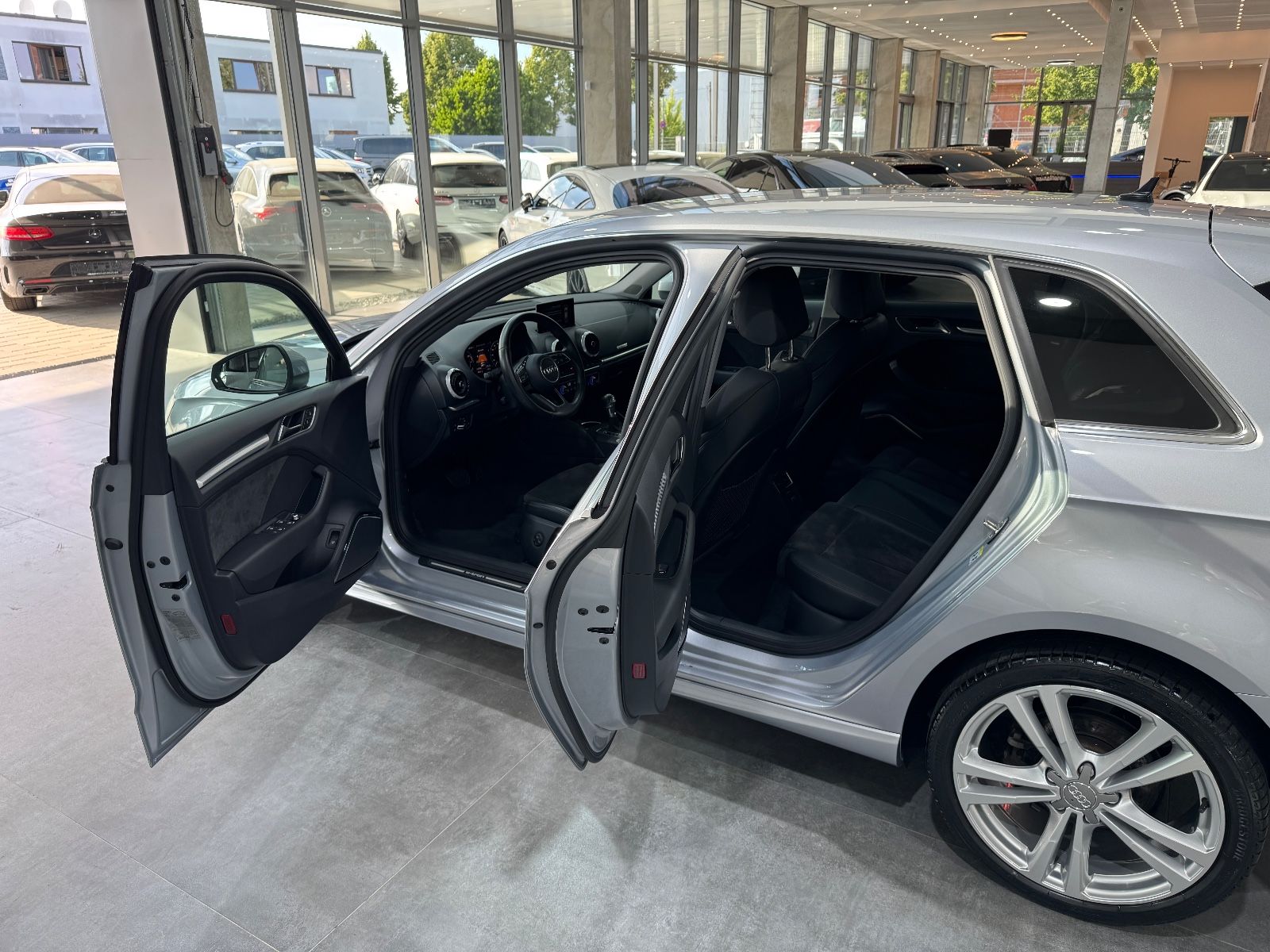 Audi A3 Sportback 40 e-tron sport - Samsaru's Car Outlet