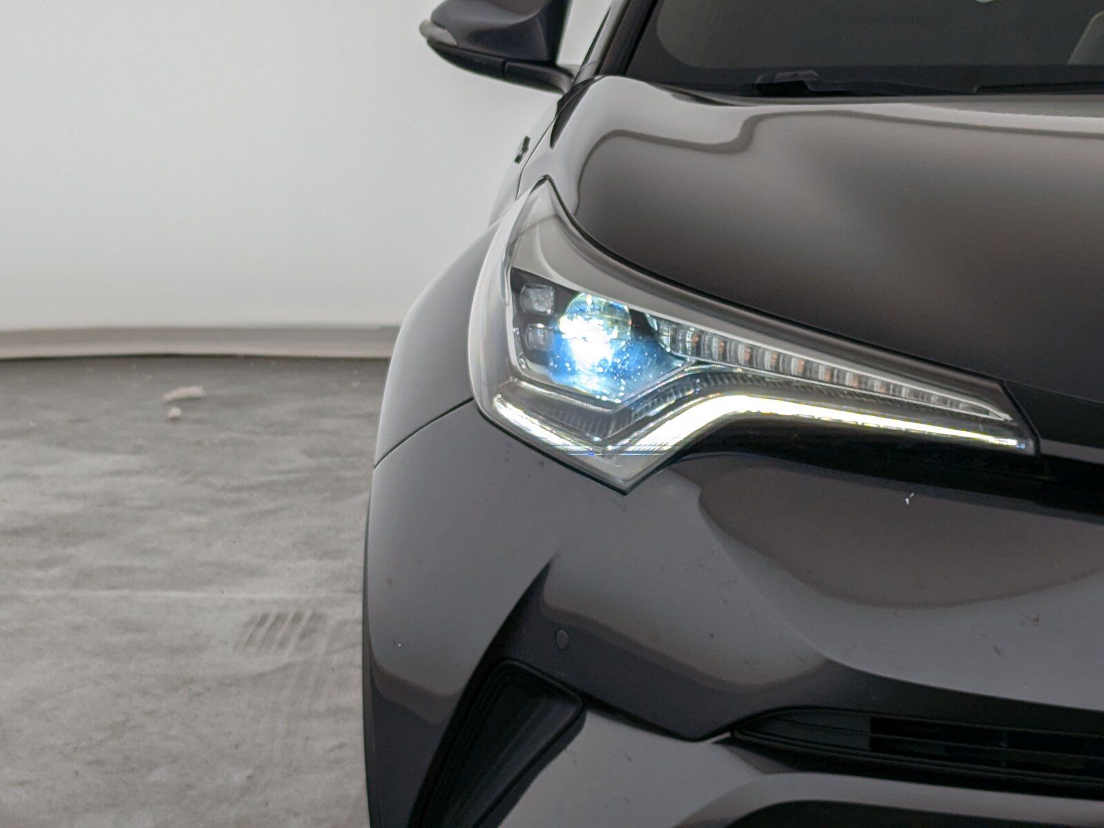 Toyota C-HR 1.8 Hybrid Team - Samsaru's Car Outlet