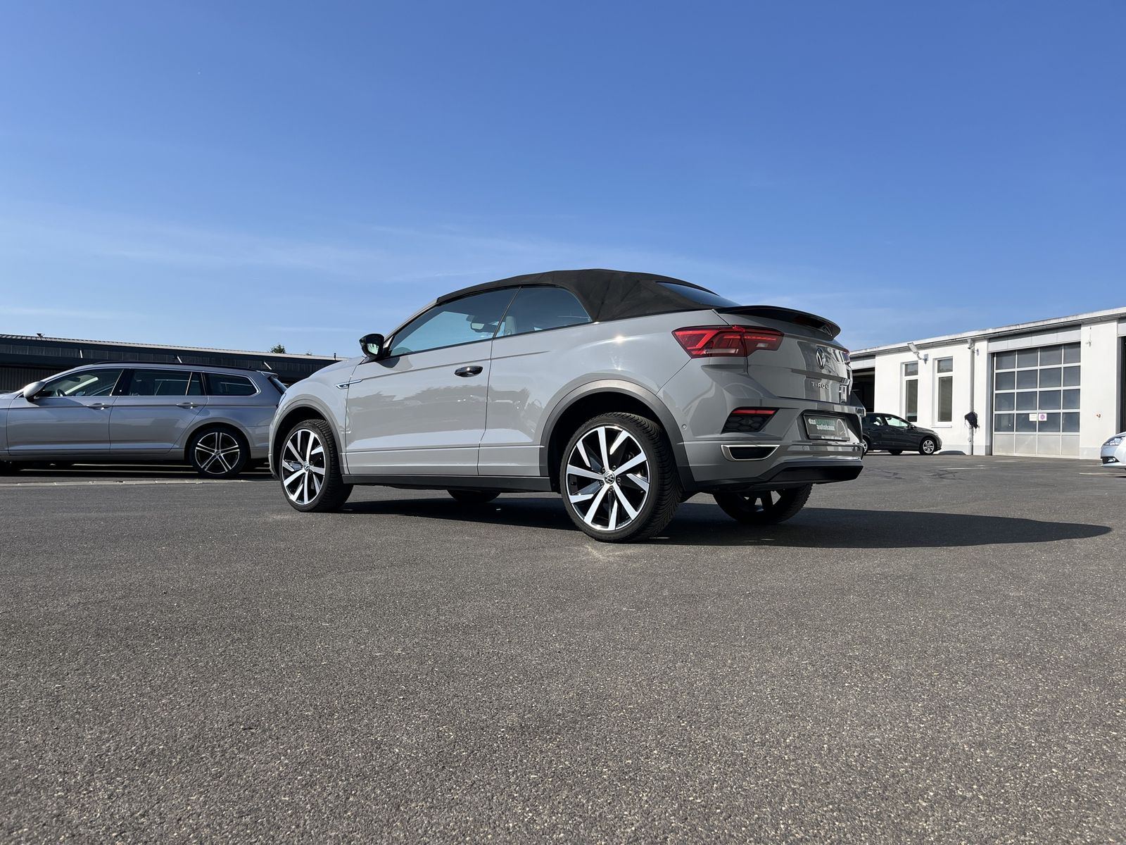 Volkswagen T-Roc 1.5 TSI R-Line - Samsaru's Car Outlet