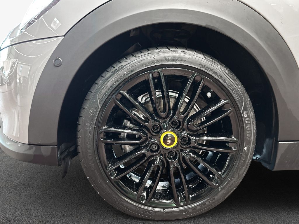 MINI Cooper SE MINI Yours Trim - Samsaru's Car Outlet