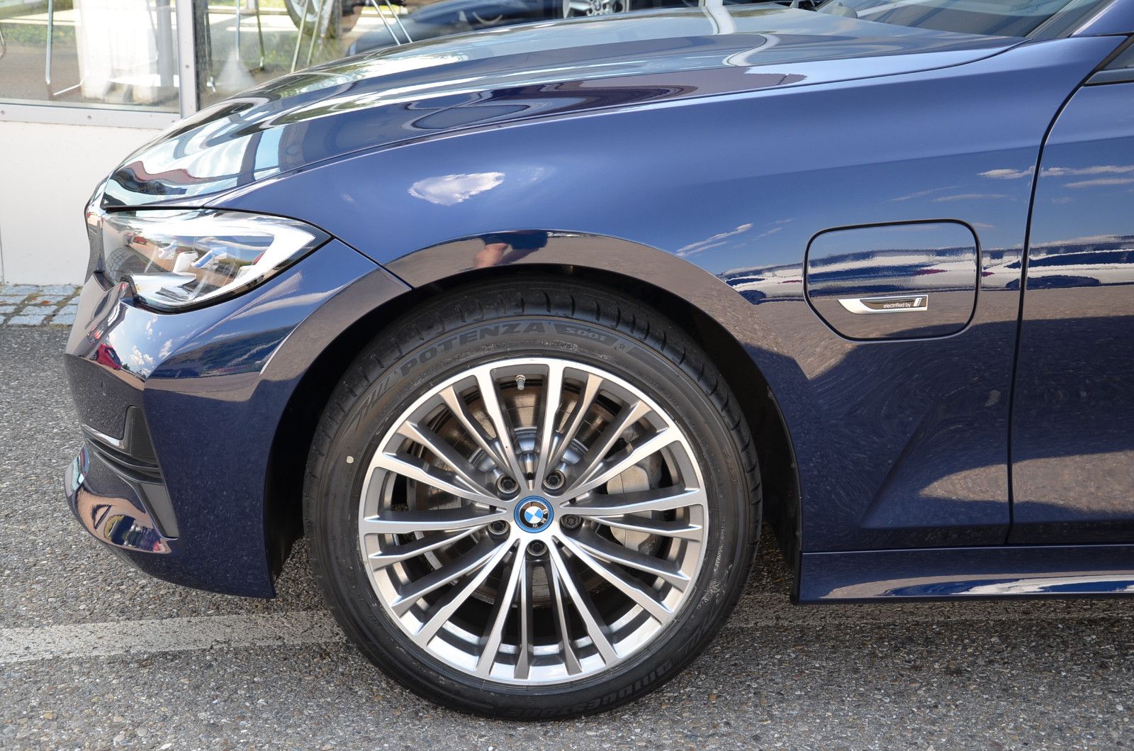 BMW 330e - Samsaru's Car Outlet