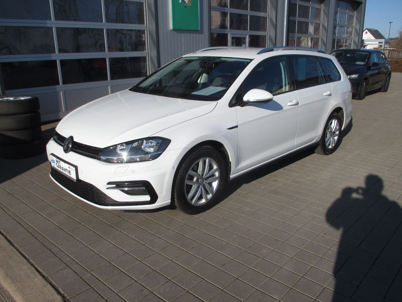 Volkswagen Golf 7 2.0 TDI R-Line - Samsaru's Car Outlet