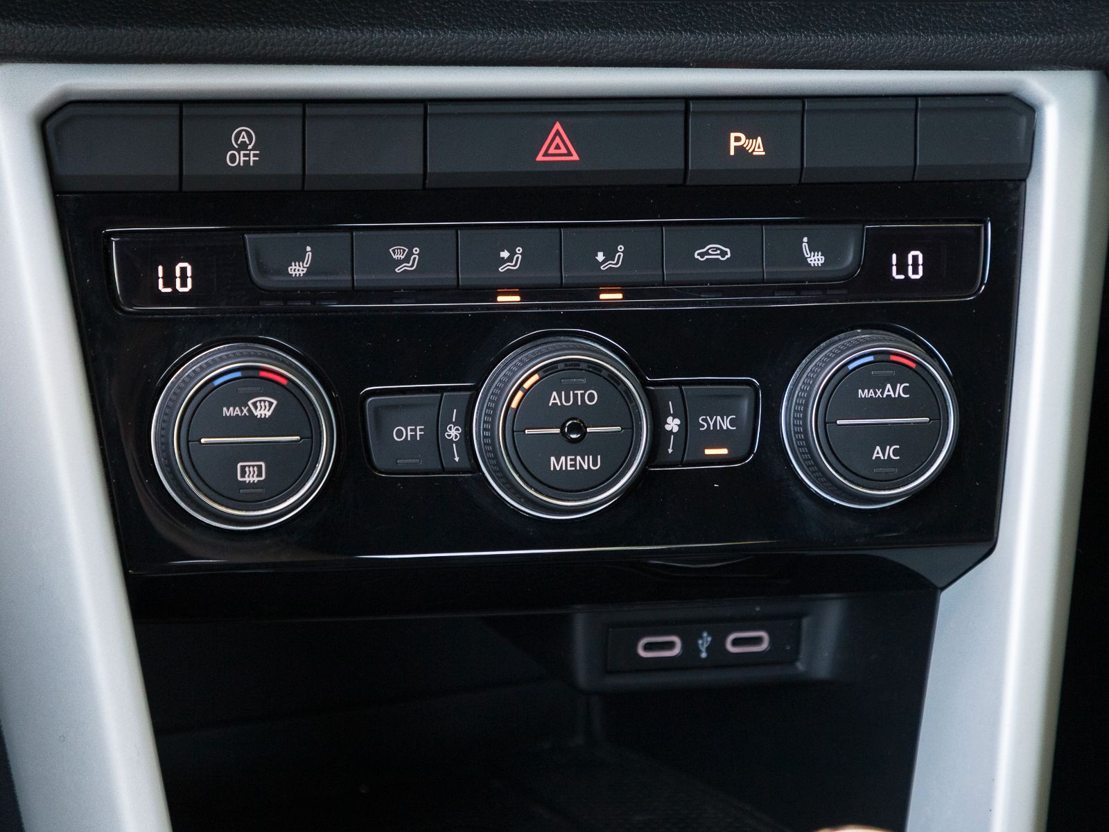 Volkswagen T-Roc 1.0 TSI Style - Samsaru's Car Outlet