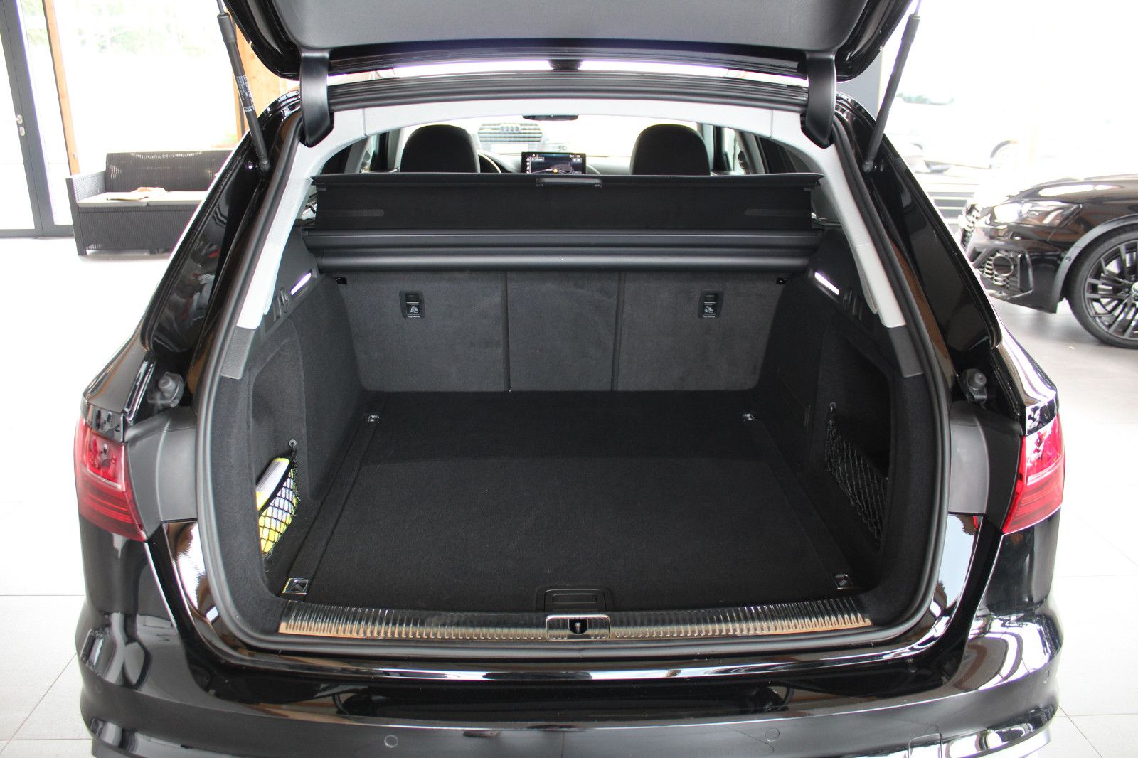 Audi A4 Avant 40 TFSI S tronic advanced - Samsaru's Car Outlet