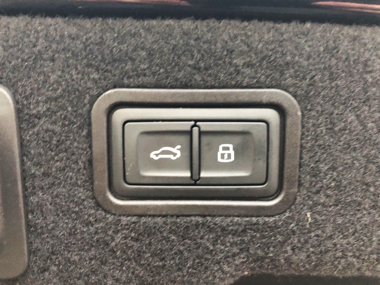 Audi A8 60TFSI quattro tiptronic - Samsaru's Car Outlet