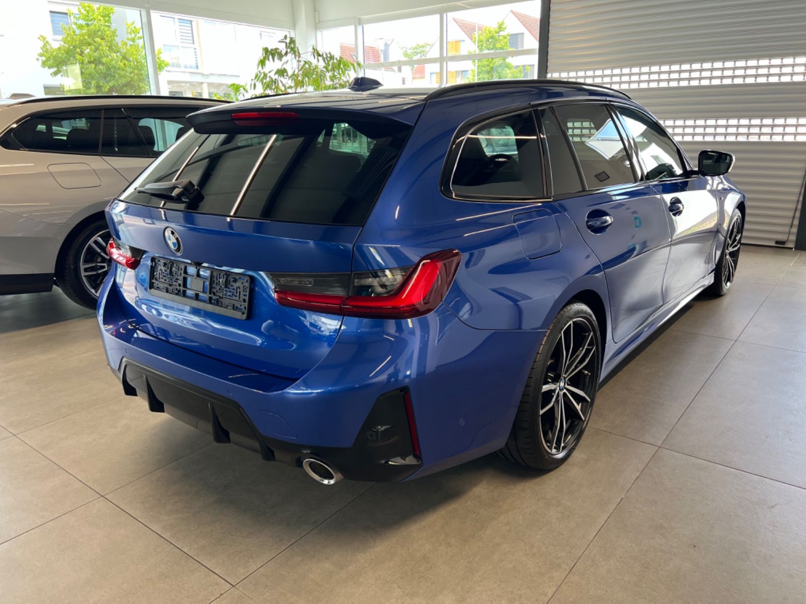 BMW 320 d xDrive M Sport - Samsaru's Car Outlet