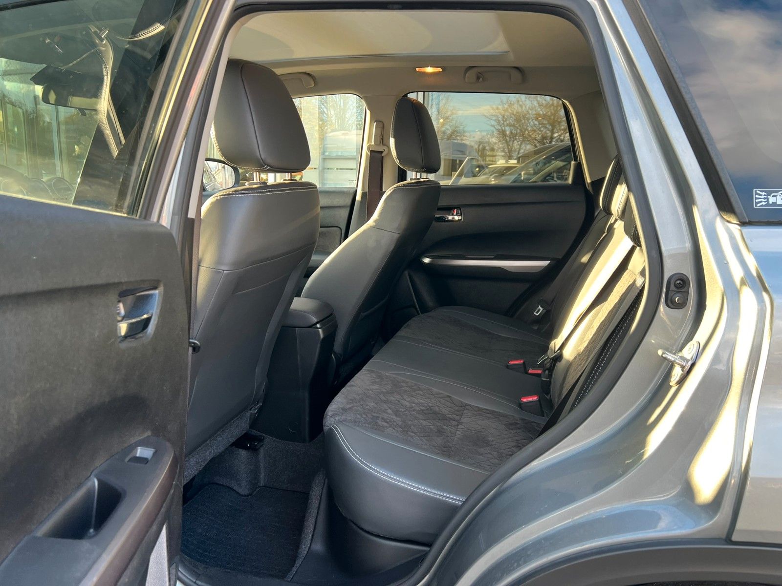 Suzuki Vitara 1.4 Mild-Hybrid Comfort+ - Samsaru's Car Outlet