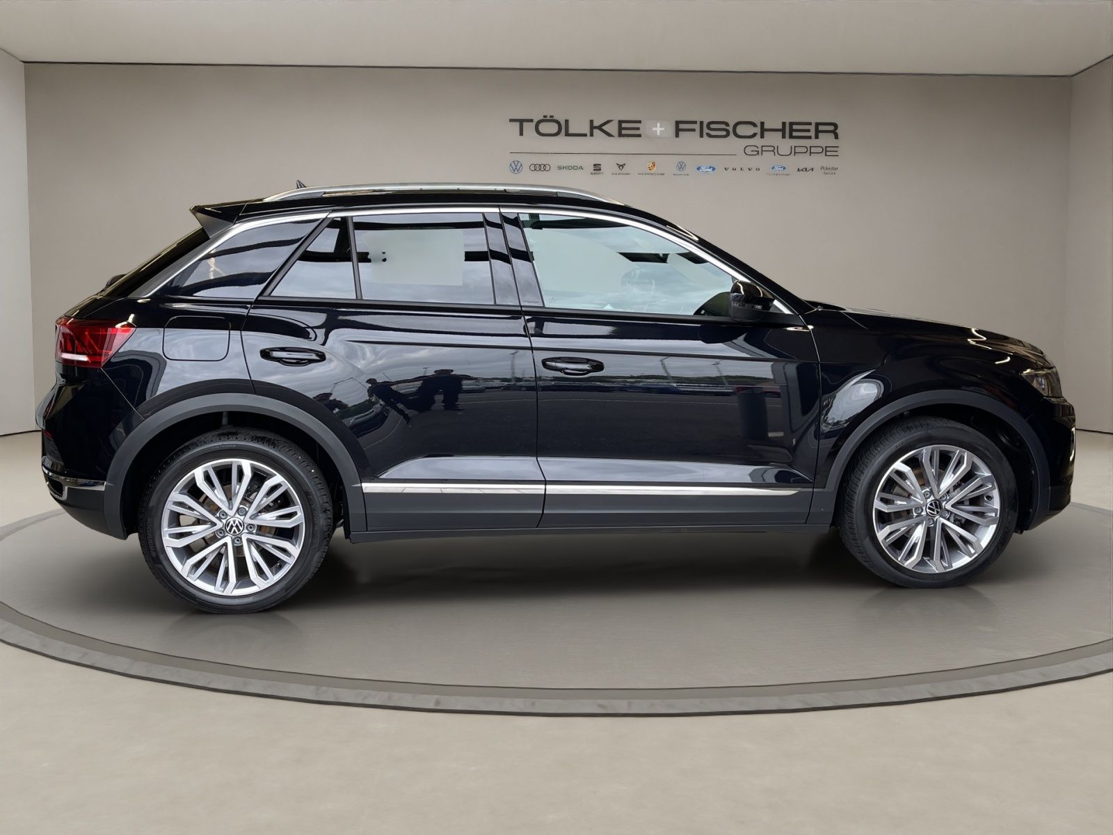 Volkswagen T-Roc 1.5 TSI Sport - Samsaru's Car Outlet