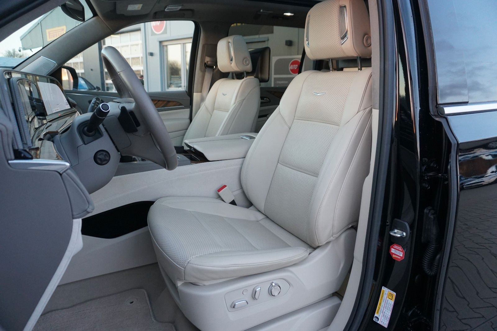 Cadillac Escalade Platinum ESV 6.2l V8 7-Si*LED*HUD*MWST