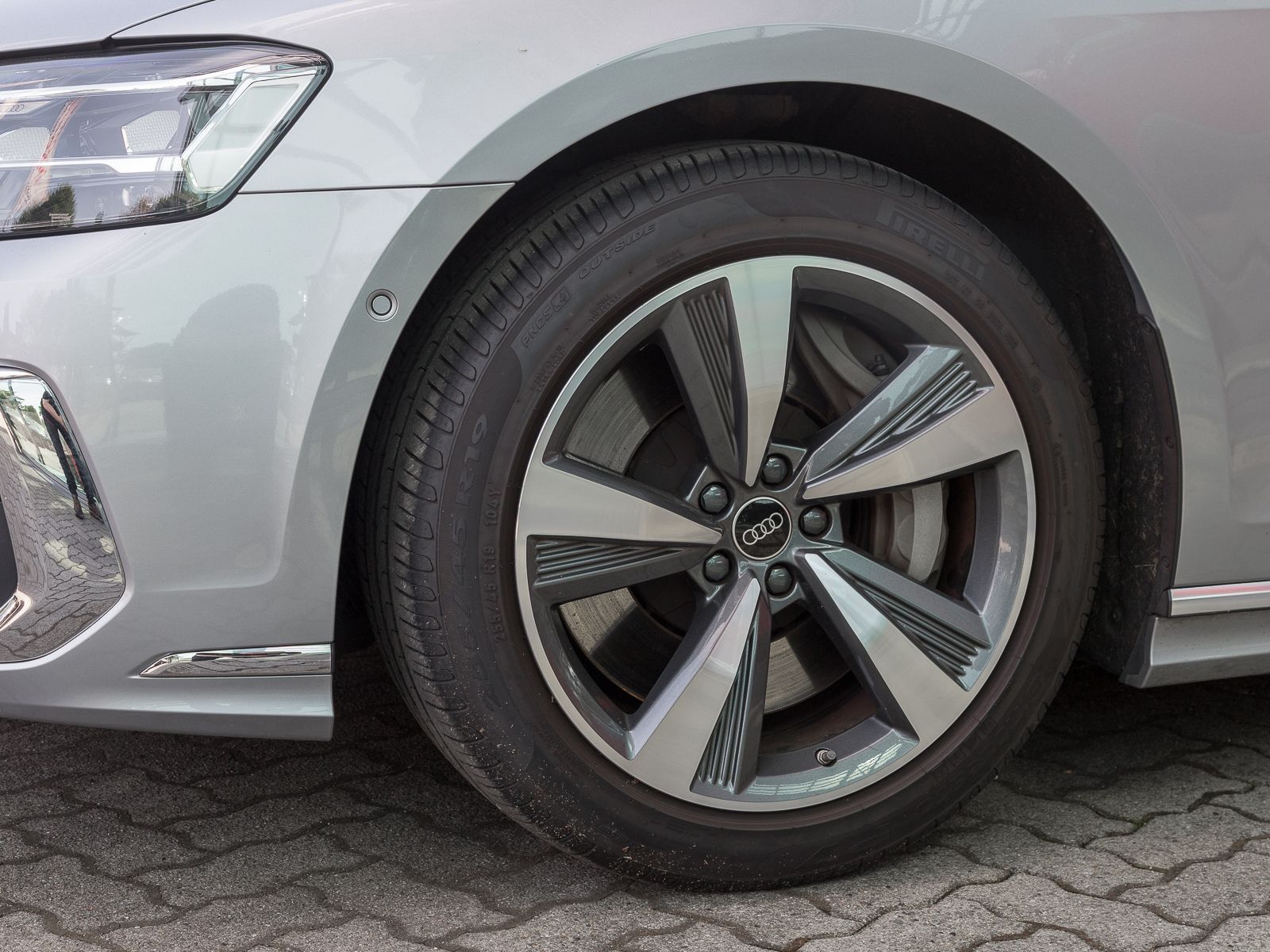 Audi A8 60 TFSIe Q - Samsaru's Car Outlet