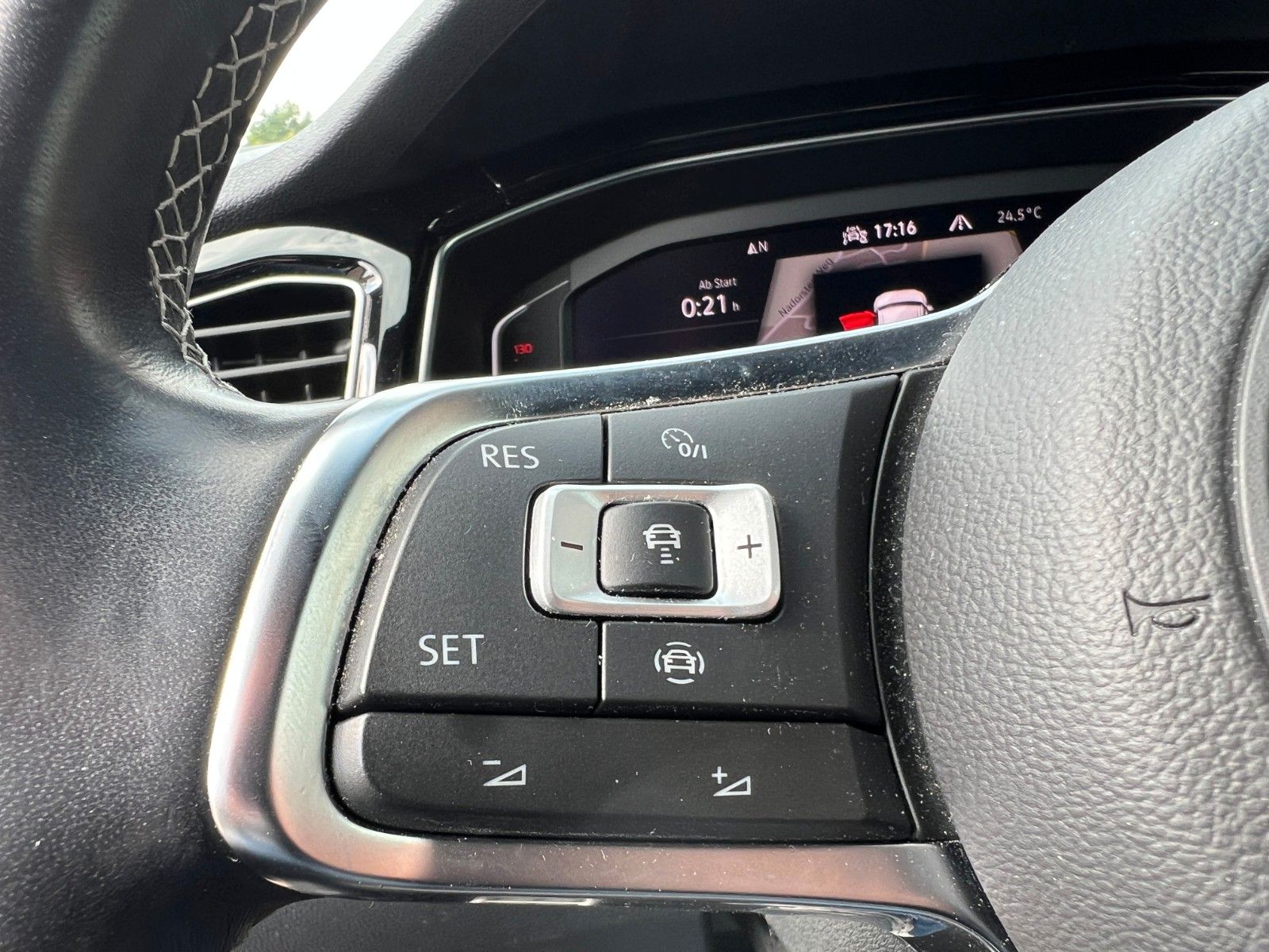 Volkswagen T-Roc 1.5TSi DSG Black - Samsaru's Car Outlet