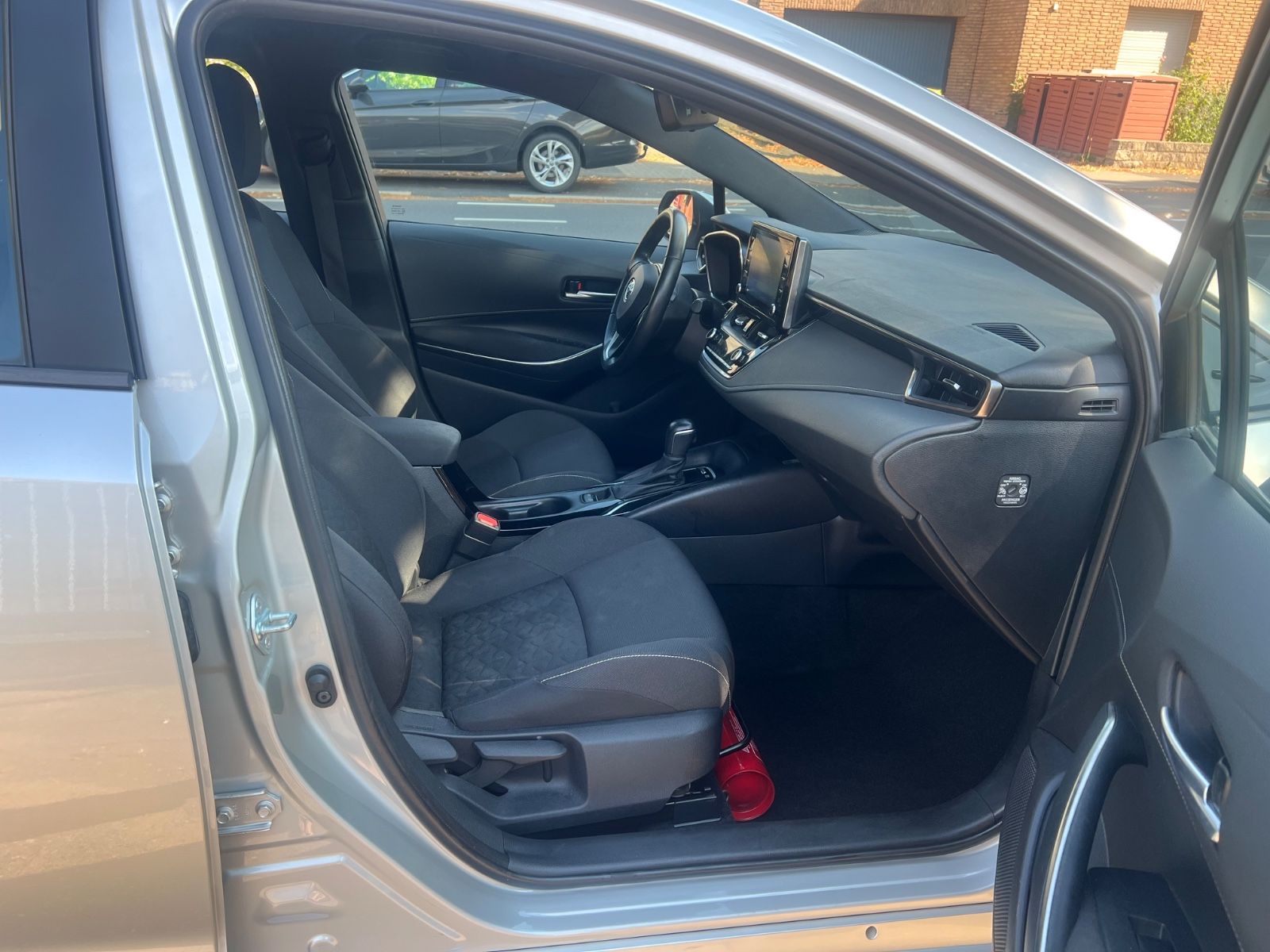 Toyota Corolla Touring Sports Hybrid Dynamic - Samsaru's Car Outlet