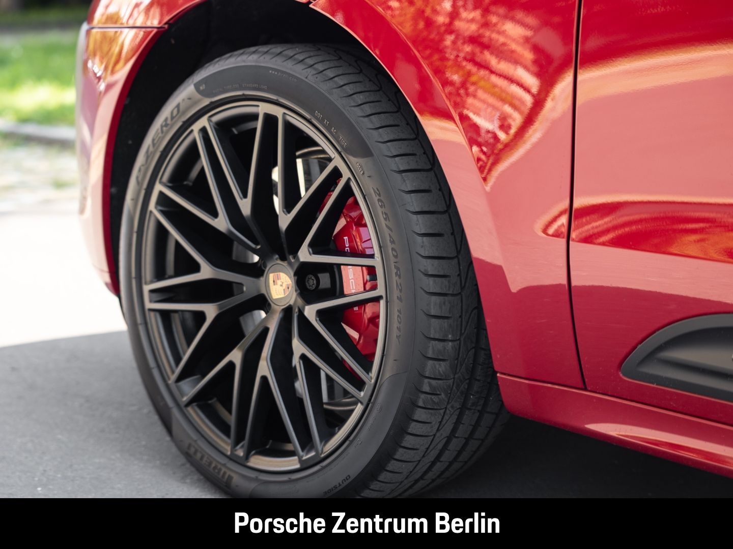 Porsche Macan GTS Karminrot Sportabgasanlage Panorama
