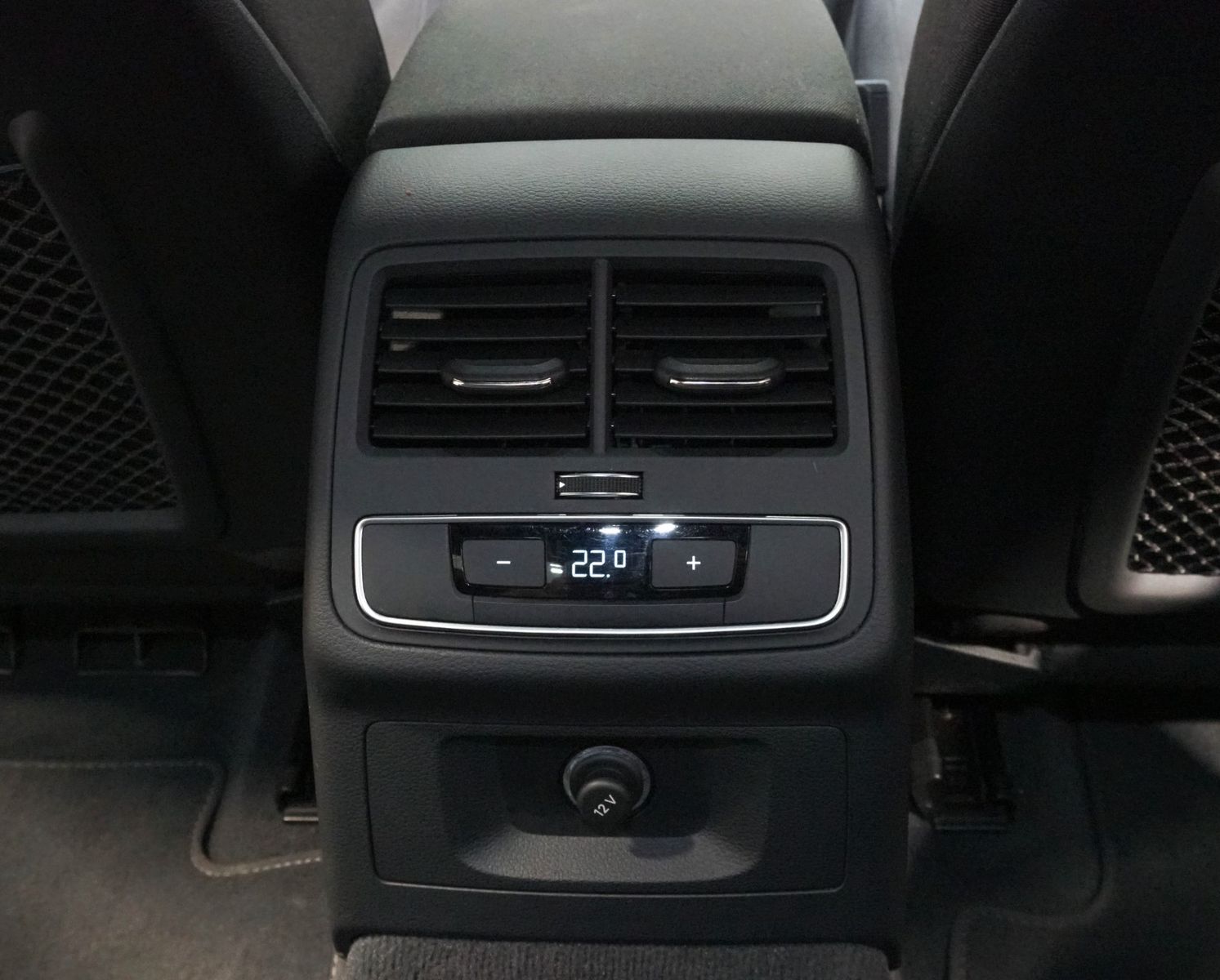Audi A4 Lim. 40 TFSI S line - Samsaru's Car Outlet