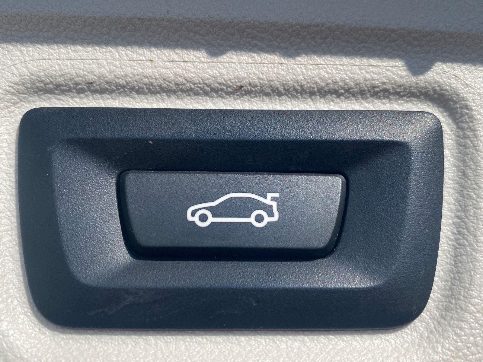 BMW 330 e - Samsaru's Car Outlet