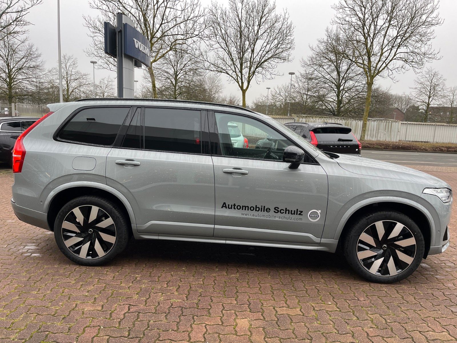 Volvo XC90 T8 Ultra Dark Plug-In AWD - Samsaru's Car Outlet