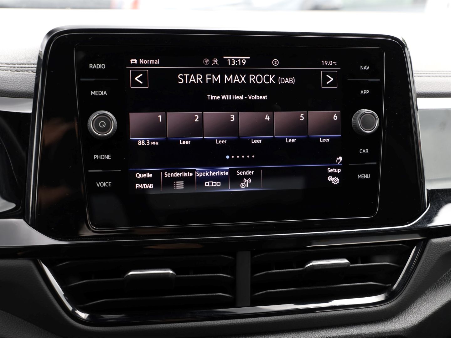 Volkswagen T-Roc R-LINE BLACK - Samsaru's Car Outlet