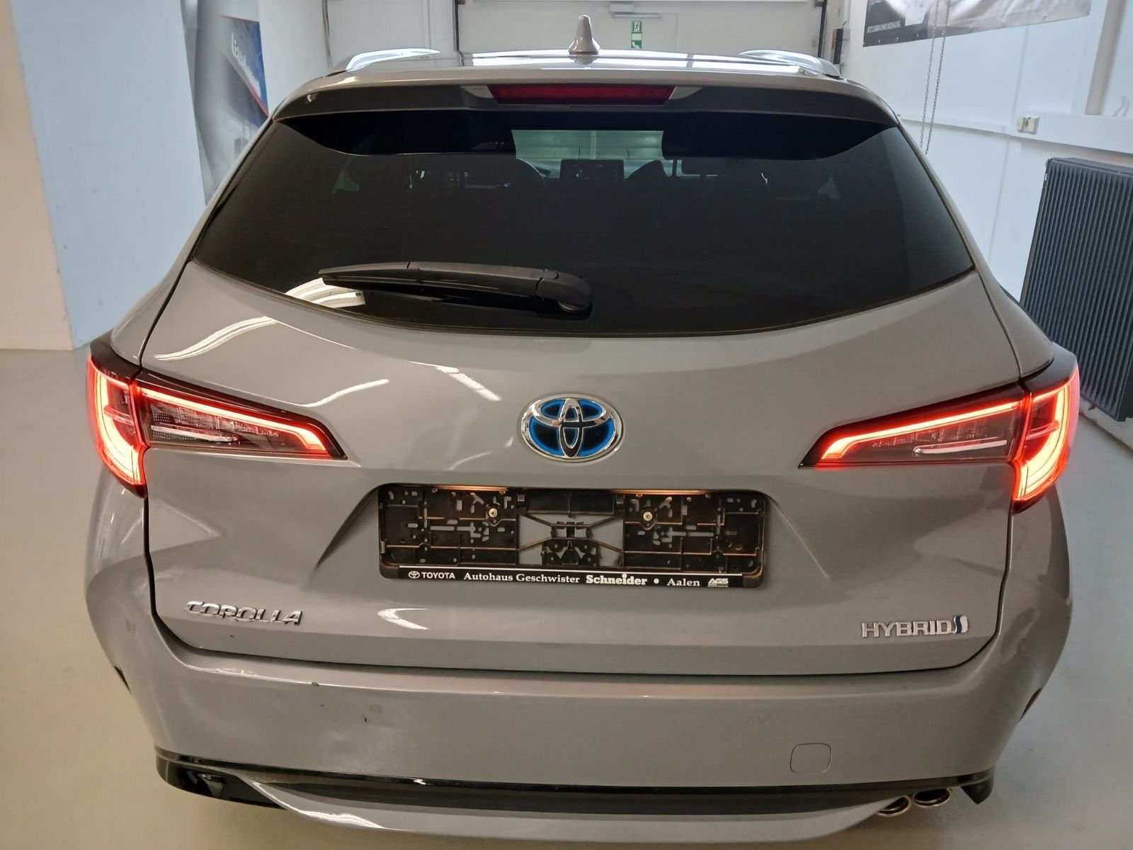 Toyota Corolla Touring Sports 2.0 Hybrid Team - Samsaru's Car Outlet