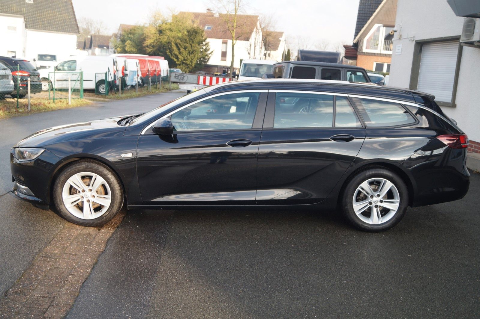 Opel Insignia B Sports Tourer Edition - Samsaru's Car Outlet