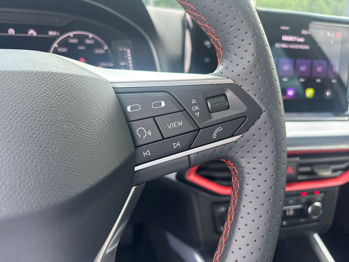 Seat Arona FR 1,5 TSI DSG *LED+NAVI+AHK+SHZ+PDC+KAM*