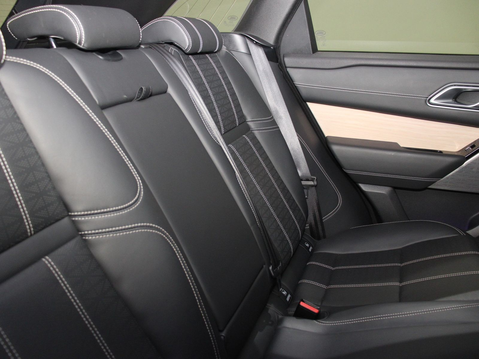 Range Rover Velar 3.0 Sd6 D300 R-Dynamic HSE - Samsaru's Car Outlet