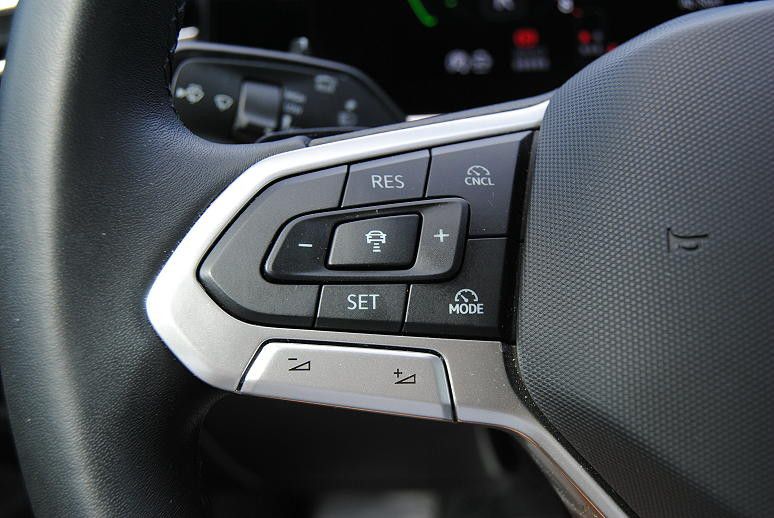Volkswagen Passat 1.5 eHybrid DSG Elega.AHK.Navi-Max.HUD