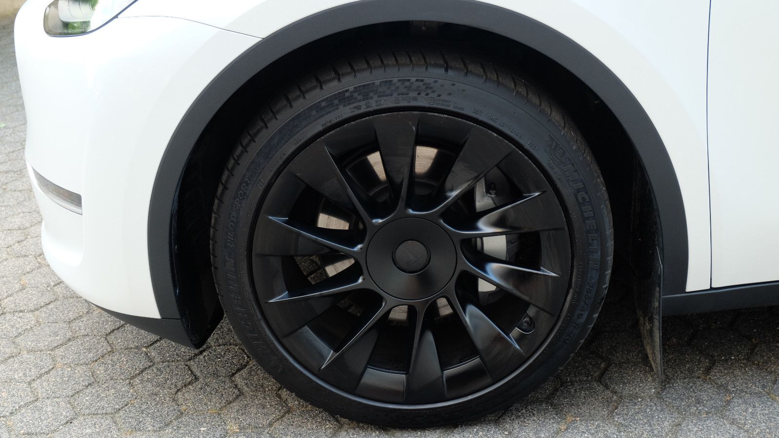 Tesla Model Y Long Range Dual AWD