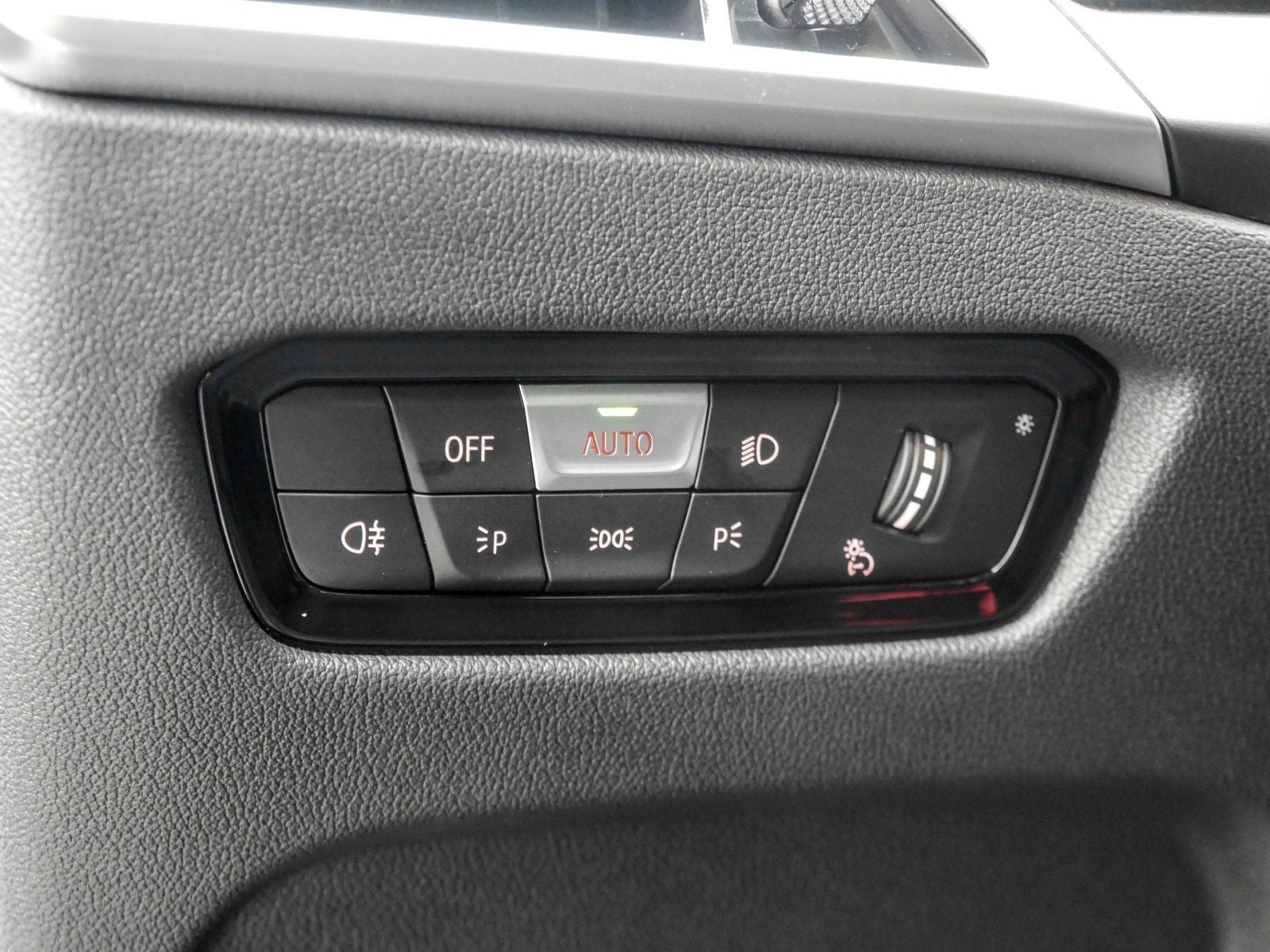 BMW 320i M Sport HuD RFK Pano AHK LED