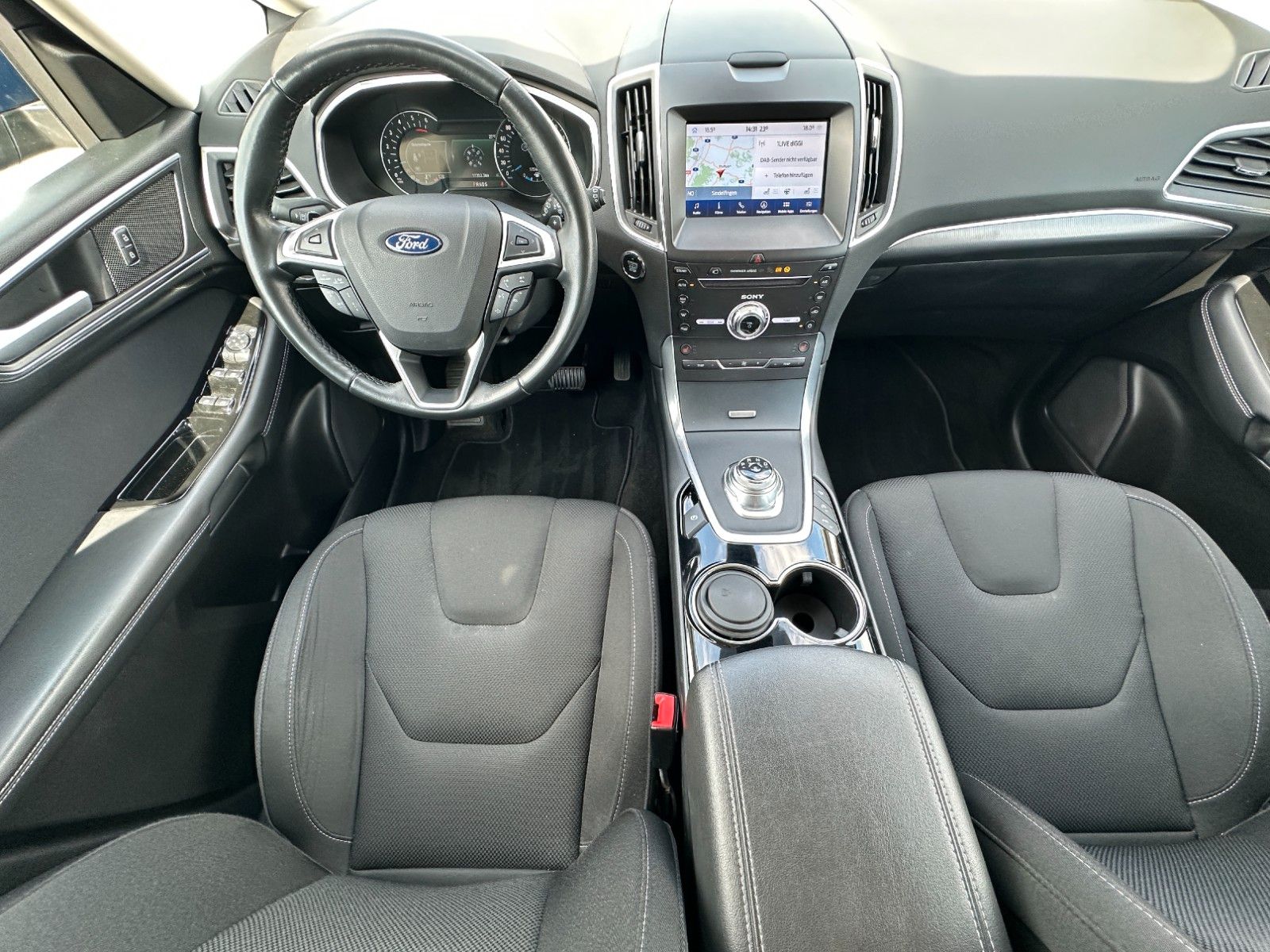 Ford S-MAX Titanium*NAVI*LED*AHK*KAMERA*ACC*